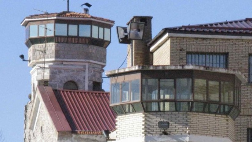 EAJ-PNV INTERPELA AL DIPUTADO GENERAL SOBRE SU OPINIÓN DE QUE EN UN MUNICIPIO ALAVÉS EXISTAN DOS CENTROS PENITENCIARIOS Y SI LA DIPUTACION VA A TOMAR INICIATIVA ALGUNA PARA IMPEDIRLO