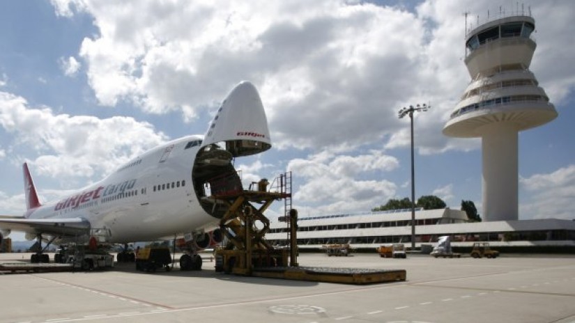 LA REDUCCIÓN DE HORARIO QUE PROPONE EL MINISTERIO DE FOMENTO PARA FORONDA PODRÍA SUPONER EL FIN DEL AEROPUERTO