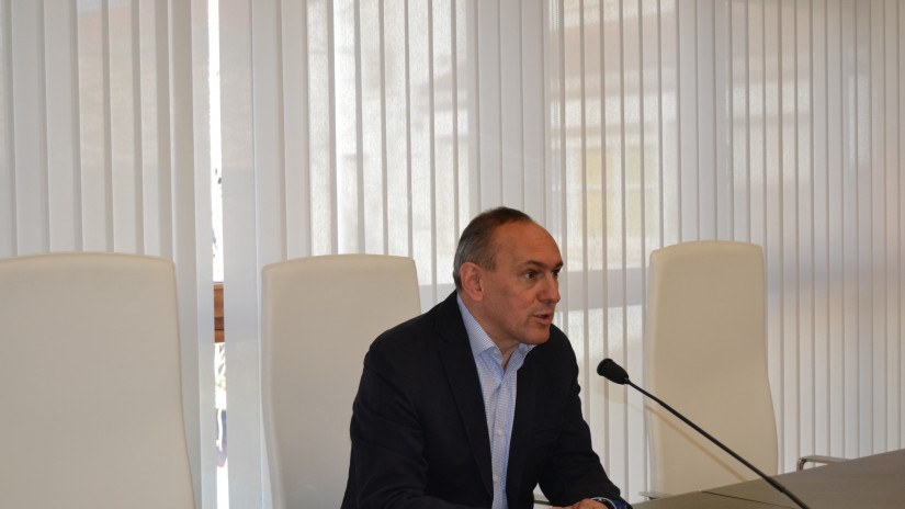 NO VAMOS A PERMITIR QUE JAVIER DE ANDRÉS APLIQUE EN ÁLAVA LOS RECORTES DE RAJOY DURANTE EL VERANO