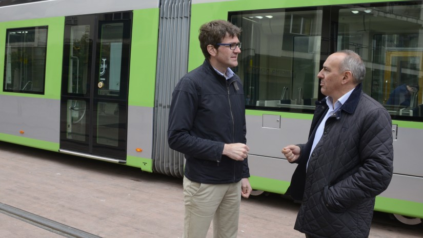 Urtaran ampliará el tranvía a Salburua y Zabalgana y lo conectará con el tren en una terminal complementaria a Dato en las Trianas