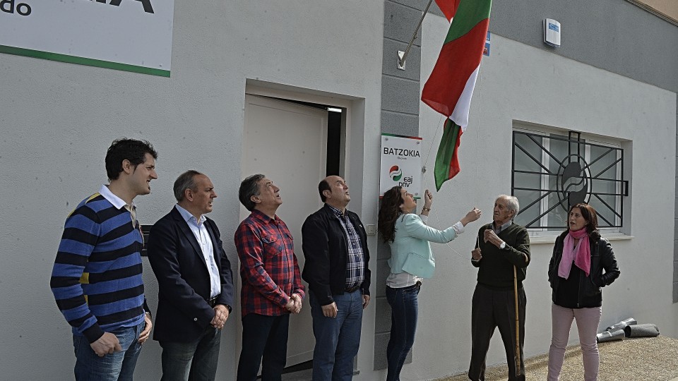 20150425 EAJ-PNV inaugura su batzoki en Okondo