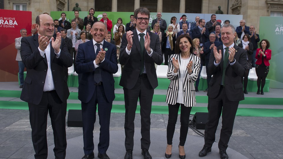 Mitin Vitoria-Gasteiz. Gorka Urtaran, Ramiro González, Izaskun Bilbao, Iñigo Urkullu, Andoni Ortuzar