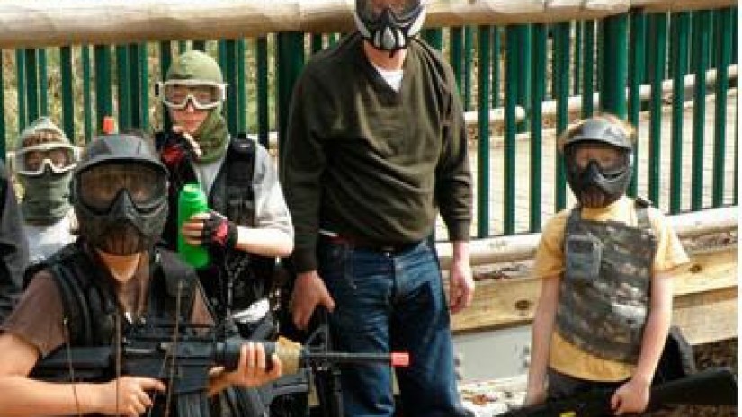 “Diputación no puede ceder Izarra a una empresa que organiza juegos con armas para menores” Ramiro González, portavoz de EAJ-PNV en las Juntas Generales de Álava “Diputación no puede ceder Izarra a una empresa que organiza juegos con armas para menores” Ramiro González, portavoz de EAJ-PNV en las Juntas Generales de Álava