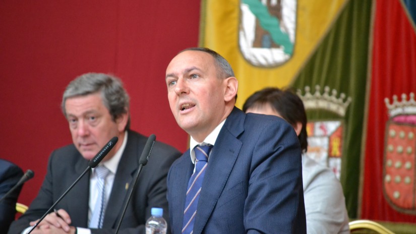 “El Partido Popular quiere cercenar la libertad de los grupos políticos en las Juntas Generales de Álava” Ramiro González, portavoz de EAJ-PNV “El Partido Popular quiere cercenar la libertad de los grupos políticos en las Juntas Generales de Álava” Ramiro González, portavoz de EAJ-PNV