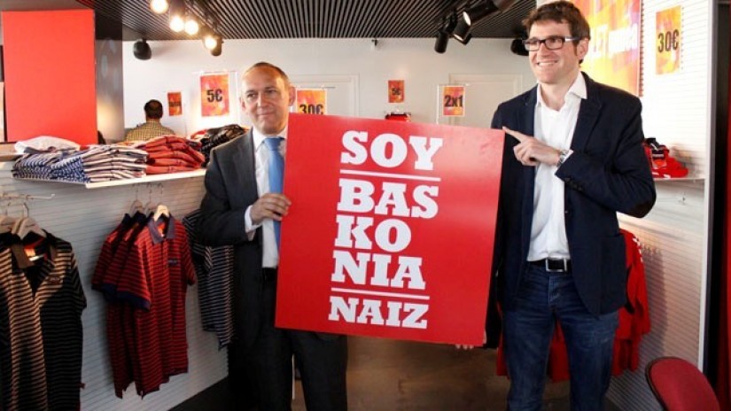 Ramiro González y Gorka Urtaran dan su apoyo personal al Baskonia suscribiendo acciones  Ramiro González y Gorka Urtaran dan su apoyo personal al Baskonia suscribiendo acciones