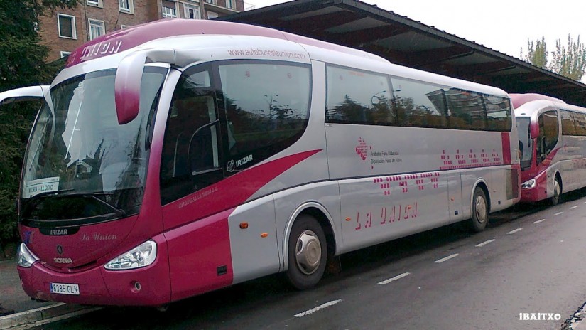 “Cuadrillas, Ayuntamientos y Juntas Administrativas se quejan de una pérdida de la calidad del servicio de transporte que parece tener su origen en el deseo exclusivo del Gobierno Foral del Partido Popular de abaratar costes” Ramiro González, portavoz de EAJ-PNV “Cuadrillas, Ayuntamientos y Juntas Administrativas se quejan de una pérdida de la calidad del servicio de transporte que parece tener su origen en el deseo exclusivo del Gobierno Foral del Partido Popular de abaratar costes” Ramiro González, portavoz de EAJ-PNV