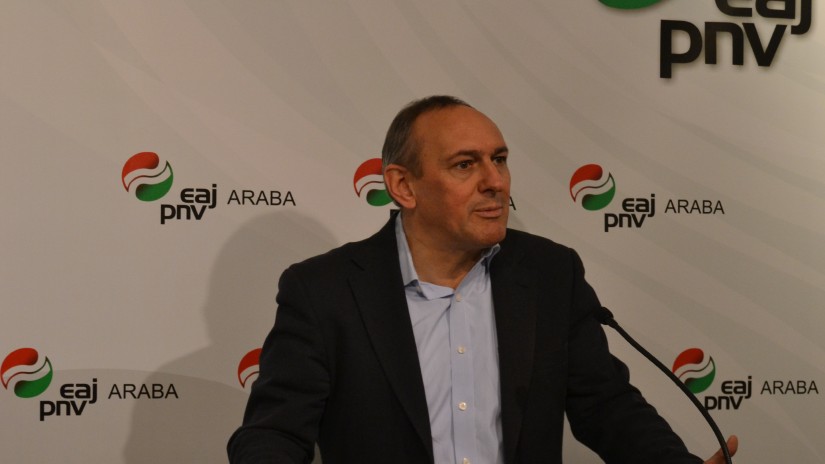 “Presentamos un presupuesto diferente para Araba que atiende las necesidades reales del territorio” Ramiro González, portavoz de EAJ-PNV “Presentamos un presupuesto diferente para Araba que atiende las necesidades reales del territorio” Ramiro González, portavoz de EAJ-PNV