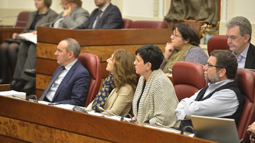 El PNV pide la comparecencia del presidente del TVCP para explicar las irregularidades cometidas por el Gobierno de Javier De Andrés en el año 2012 El PNV pide la comparecencia del presidente del TVCP para explicar las irregularidades cometidas por el Gobierno de Javier De Andrés en el año 2012