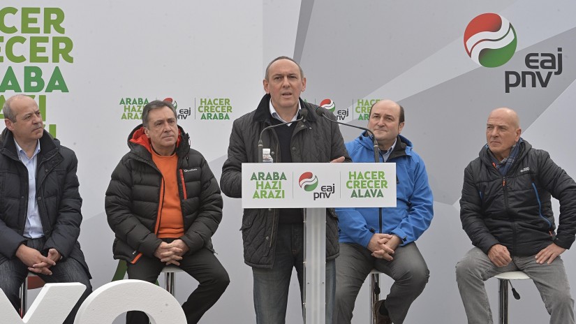 Ortuzar reivindica los 120 años de EAJ-PNV al servicio de la ciudadanía vasca y denuncia el cinismo y las mentiras del PP alavés Ortuzar reivindica los 120 años de EAJ-PNV al servicio de la ciudadanía vasca y denuncia el cinismo y las mentiras del PP alavés