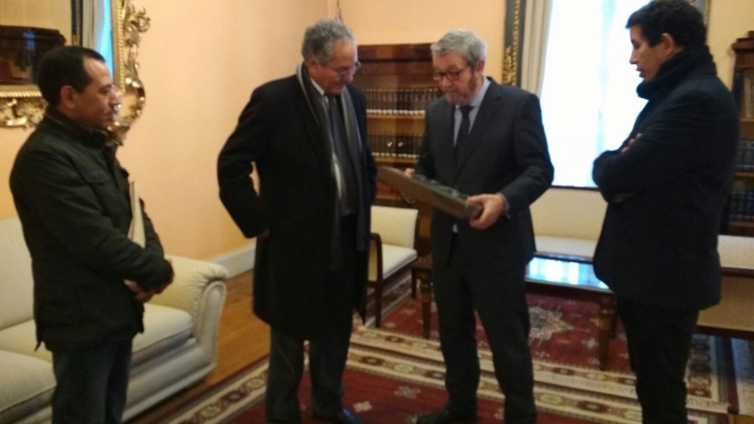 El Ministro Saharaui de Cooperación Bulahi Mohamed Fadel Sid visita las Juntas Generales de Álava El Ministro Saharaui de Cooperación Bulahi Mohamed Fadel Sid visita las Juntas Generales de Álava