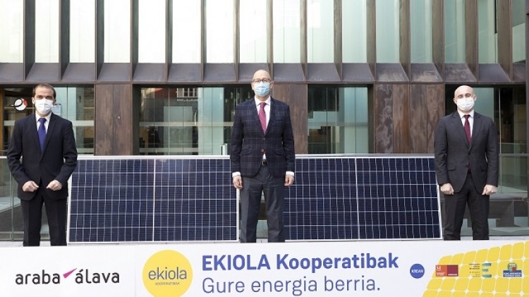 Álava impulsará la instalación de cooperativas ciudadanas de generación de energía solar en todas las Cuadrillas